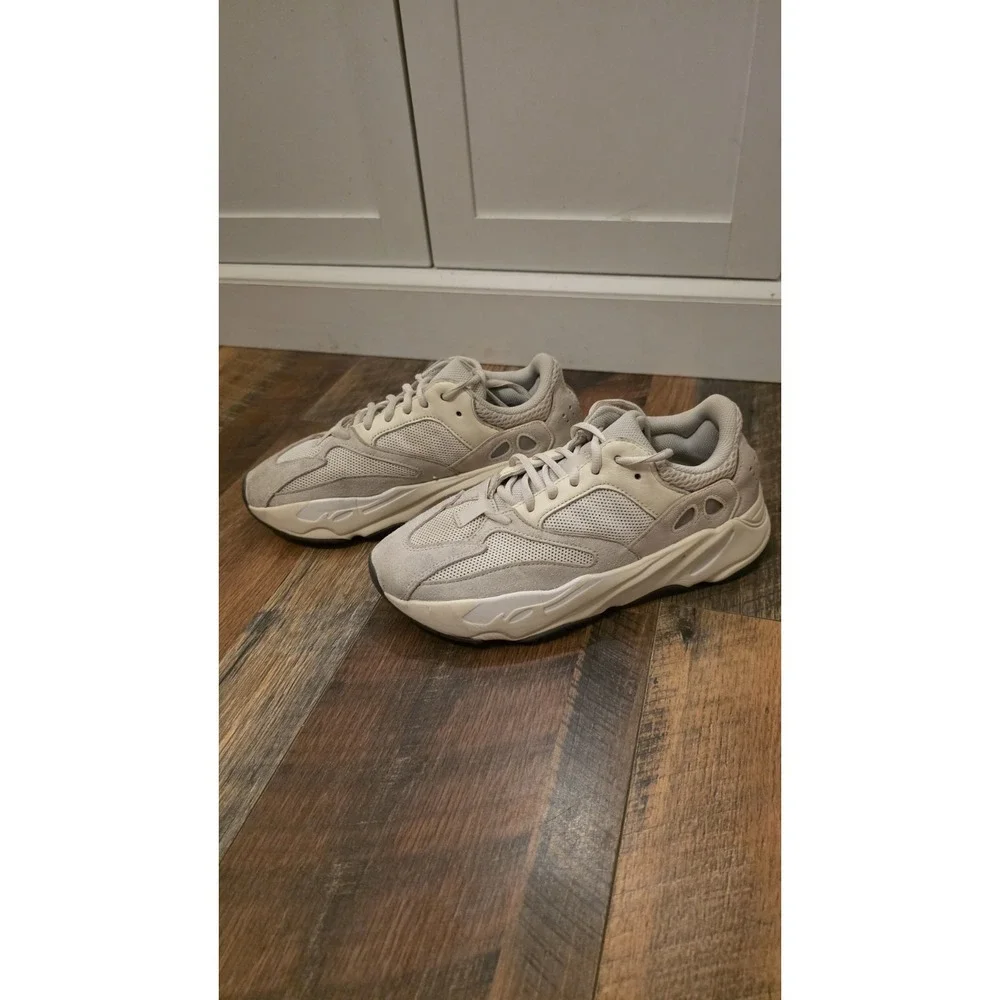 RARE Men's Adidas Yeezy Boost 700 V2 350 Analog SZ 7.5 EG7596